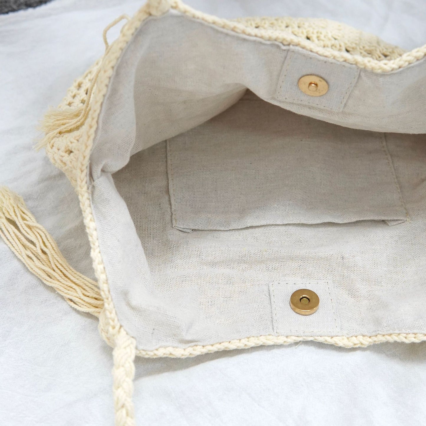 Makramee Strandtasche mit Fransigen Details Brehn