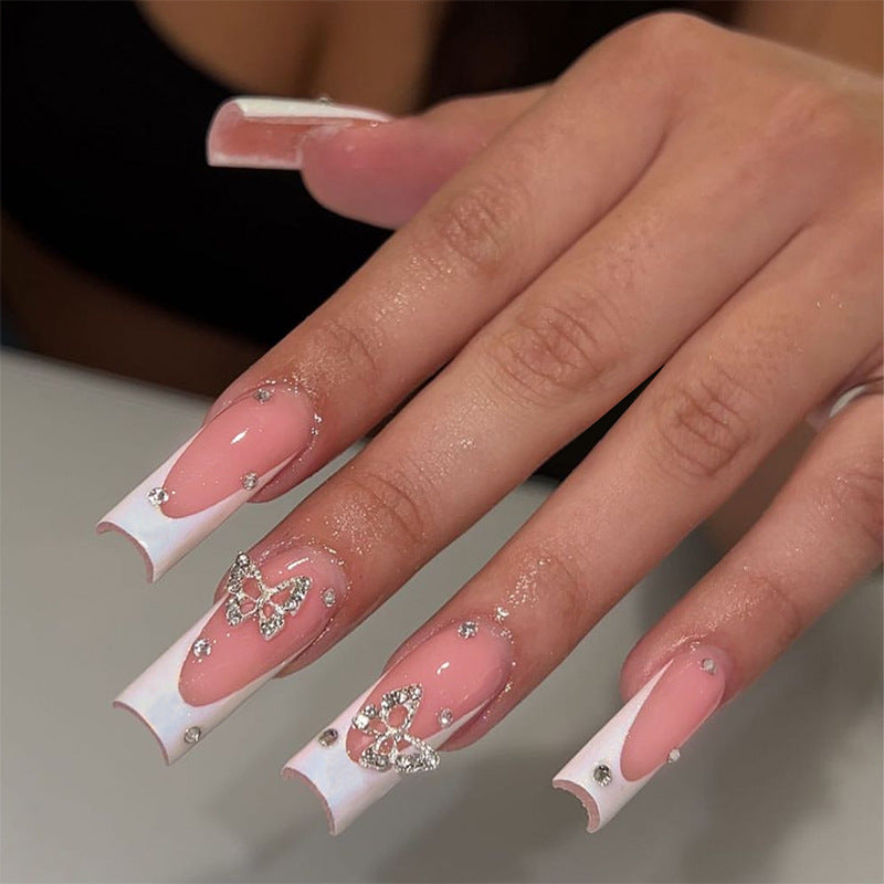 Dekorativer Press-On Nail Kit mit Schmetterlingsakzenten Brehn