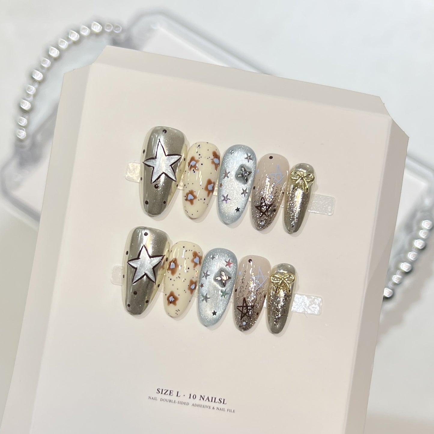Künstlerisches Stiletto Press-On Nagelset mit einzigartigen ästhetischen Designs Brehn