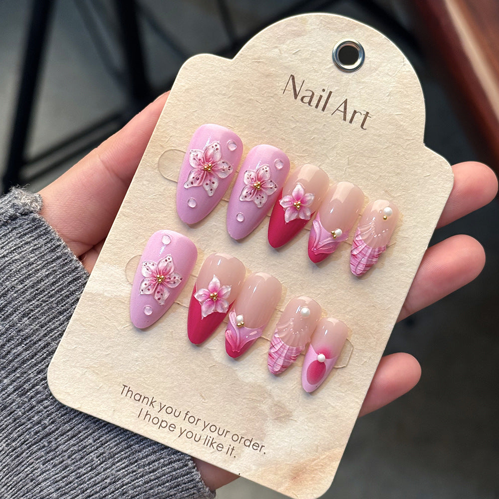 Elegantes, mit Blumen verziertes Press-On-Nagel-Set Brehn