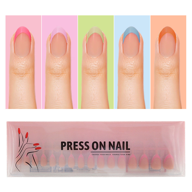 Kunstnagelset mit eleganten Spitzen und kreativen Farbakzenten Brehn
