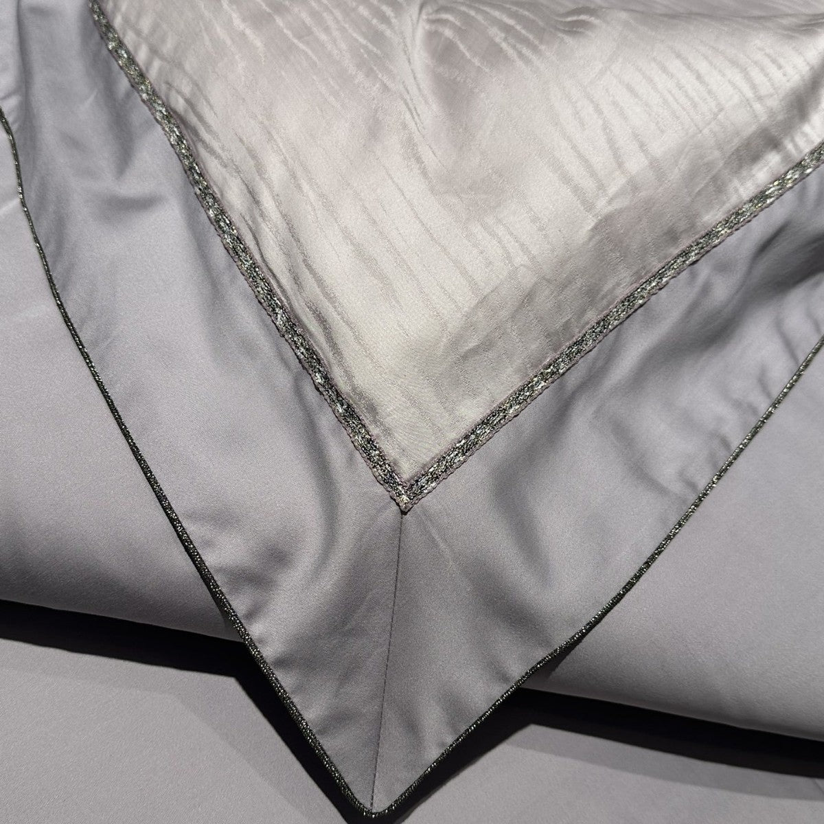 luxuriöses Baumwollsatin Bettwäsche-Set mit bestickter Kante