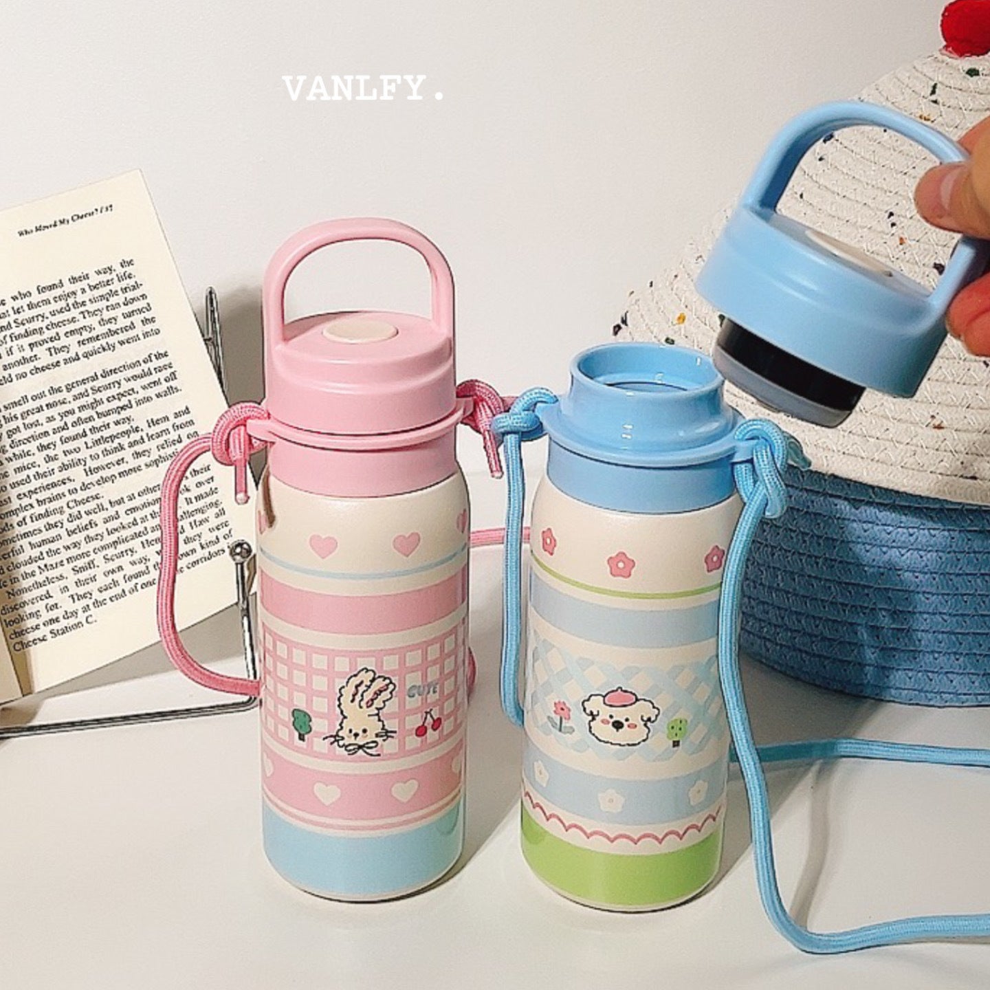 Damen Isoliertrinkflasche mit durchgehendem Tierdesign und Trageriemen Brehn