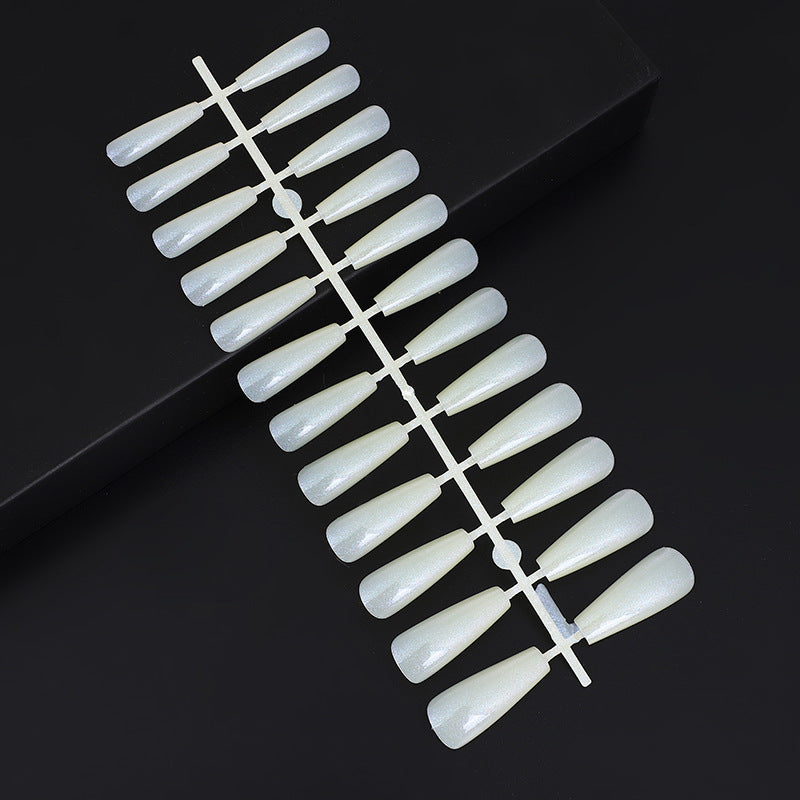 Kunstnägel Set mit elegantem Design Brehn