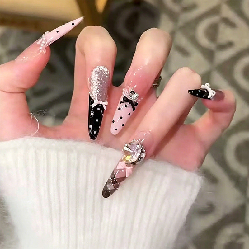 Kunstnagelset mit eleganten Glitzer-Akzenten Brehn