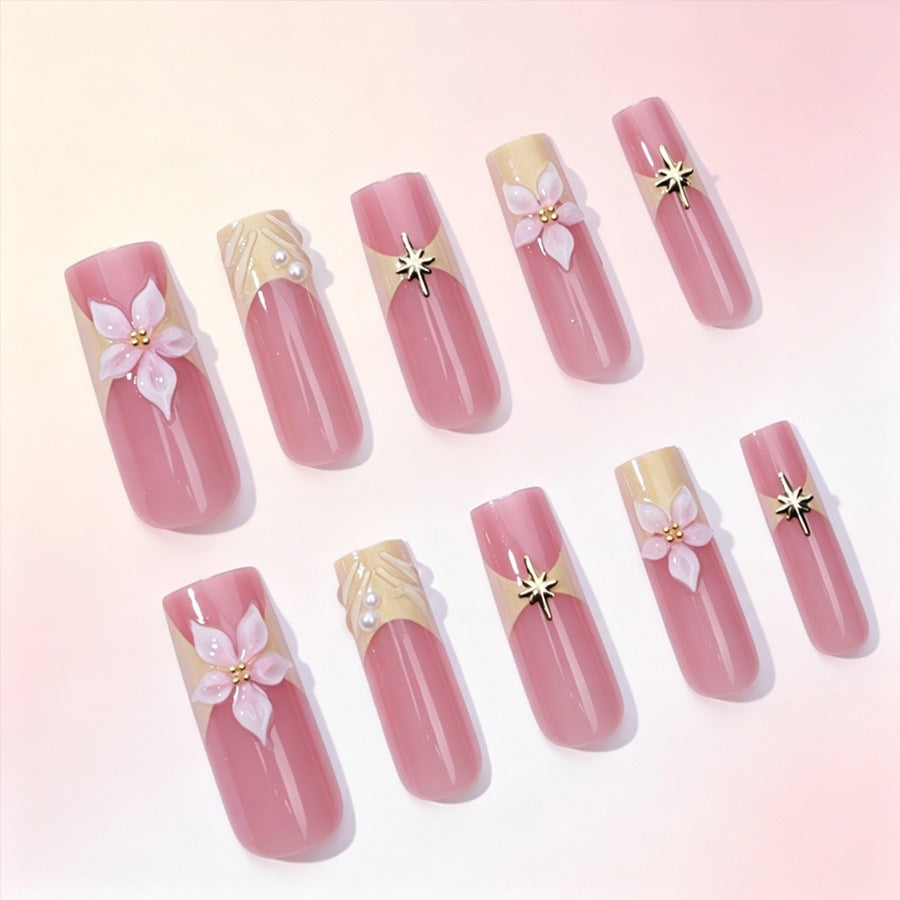 Kunstnagelset mit zarten Blüten- und Glitzerelementen Brehn