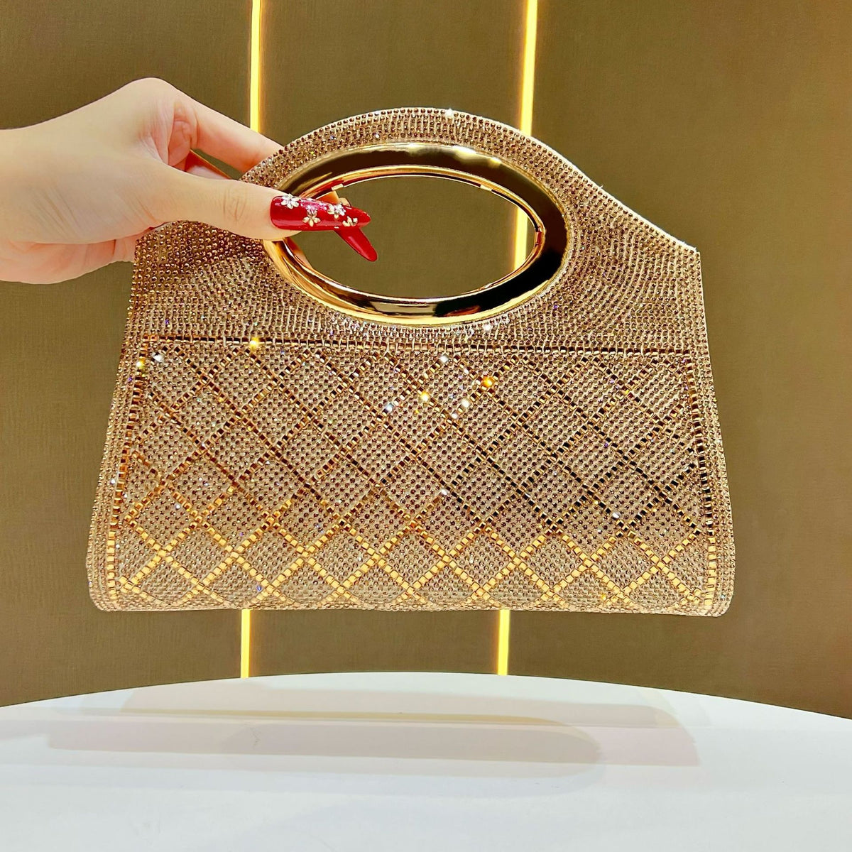 Rhinestone-besetzte Abendtasche
