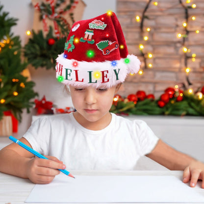 Weihnachtsmütze mit Lichtern und Applikationen