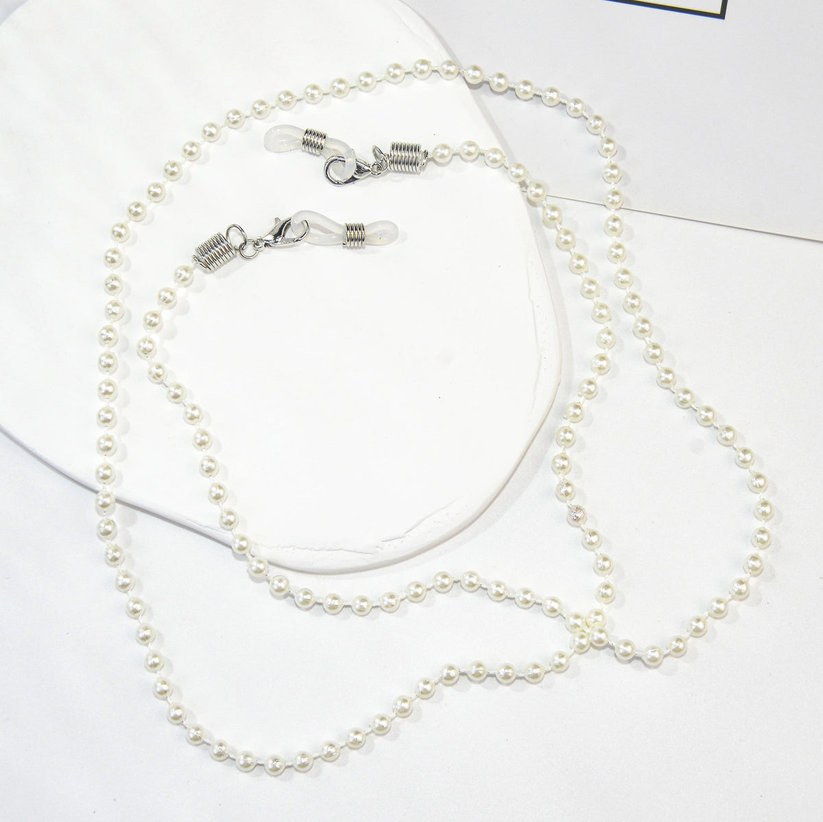 Elegante Perlenbesetzte Brillenkette Brehn