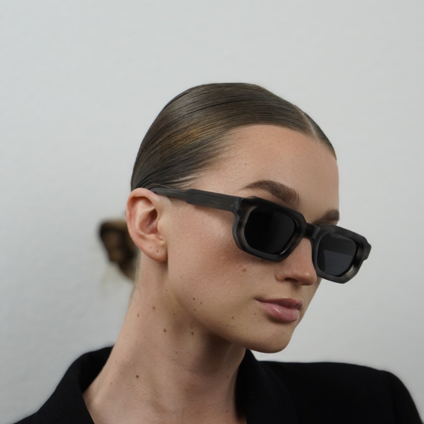 Damen Sonnenbrille im modernen geometrischen Design von Brehn