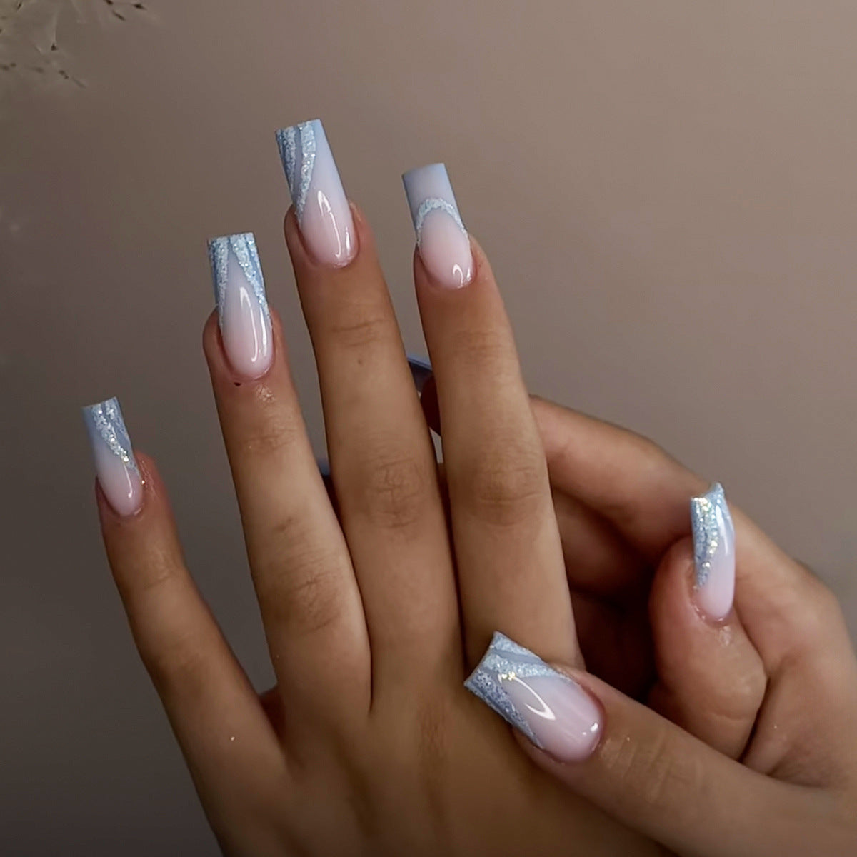 Glamorous Press-On Nail Tips Brehn