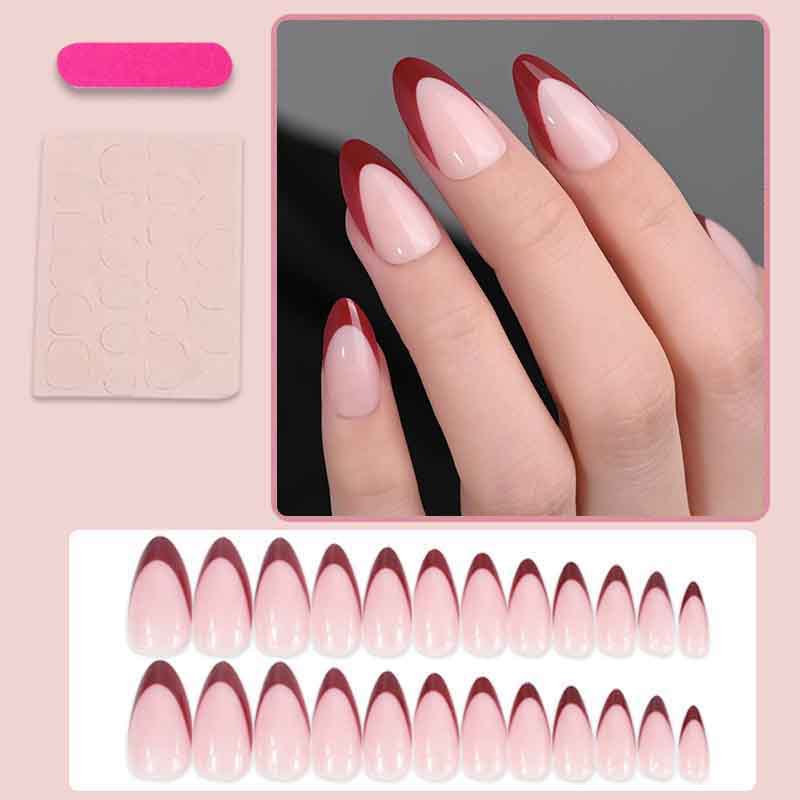 Kunstnagelset mit eleganten French-Spitzen und modernen Akzenten Brehn
