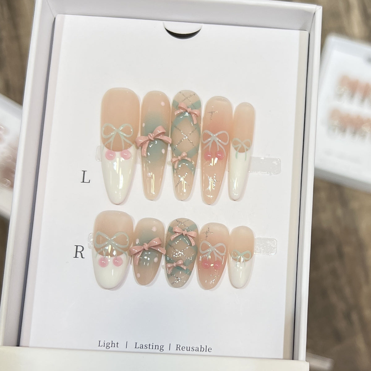 Ausführliches dekoratives Press-On-Nagelkunst-Set Brehn