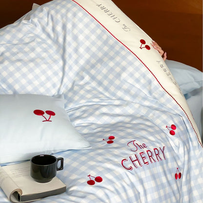 Bettwäsche-Garnitur mit Gingham-Karo und Kirsche-Stickerei