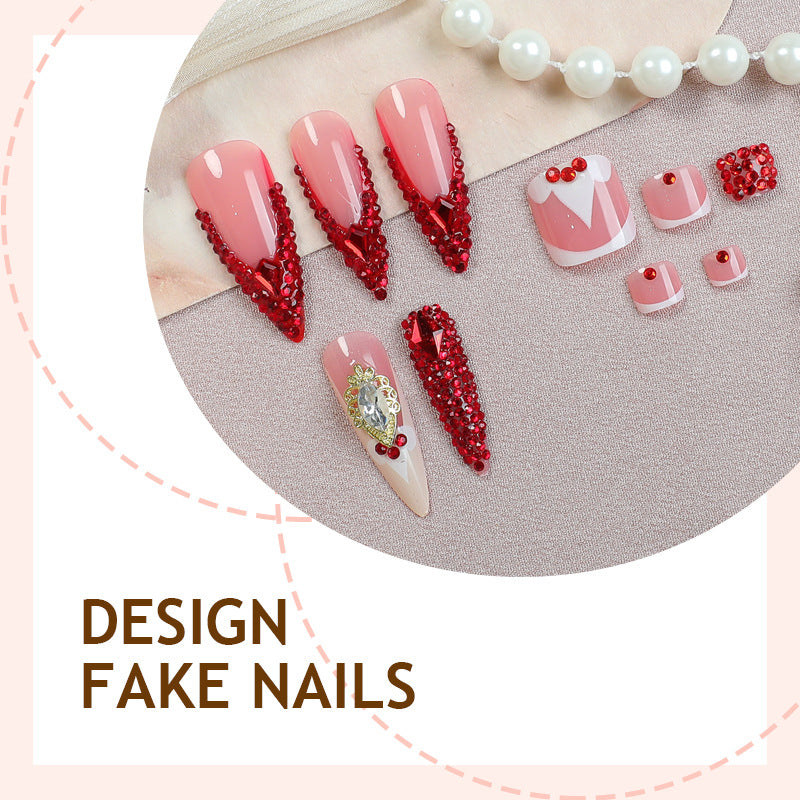 Kunstnagelset mit funkelnden Strassakzenten und romantischen Motiven Brehn