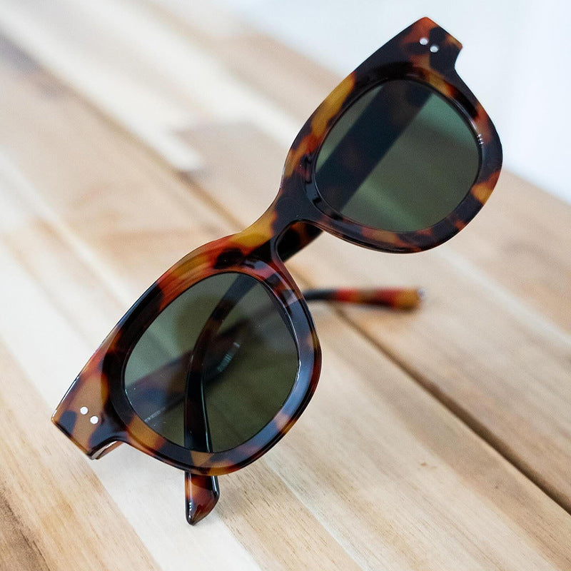 Damen stilvolle Sonnenbrille mit markantem Design und polarisierenden Gläsern Brehn