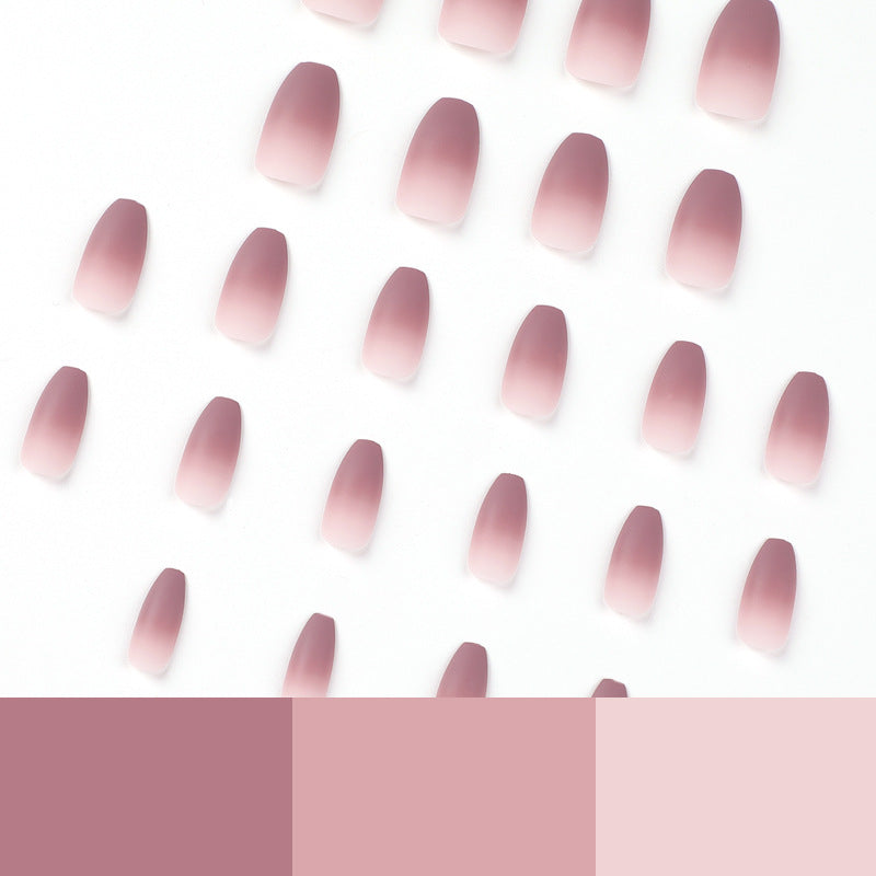 Kunstvolle Nagelverlängerungen mit mattem Ombre-Effekt Brehn