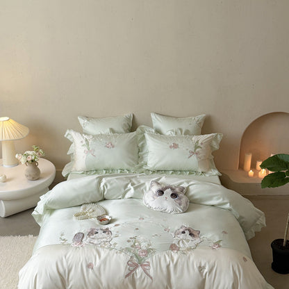 Luxuriöses besticktes Rüschensatin-Bettbezug-Set mit süßem Katzenmotiv