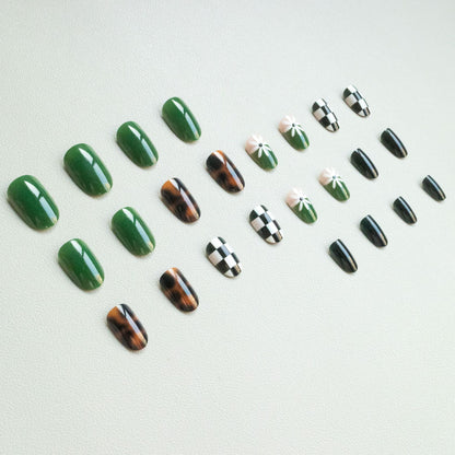 Künstlerisches abstraktes Nageldesign