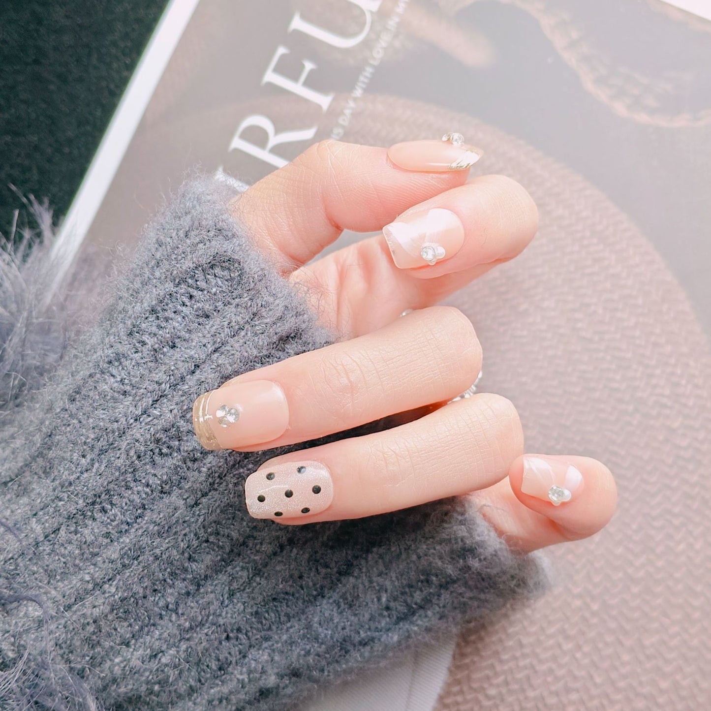 Elegante französische Spitzen-Press-On Nägel Brehn