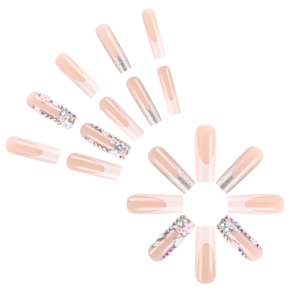 Künstlerisches Press-On Nagelkunst Set mit floralen Akzenten Brehn
