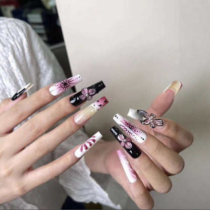 Künstlerische florale Nagelverlängerungen