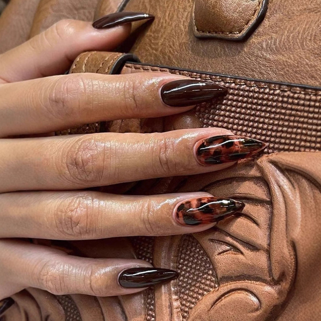Kunstnagelset mit elegantem Spitzen- und Tiermuster-Design Brehn