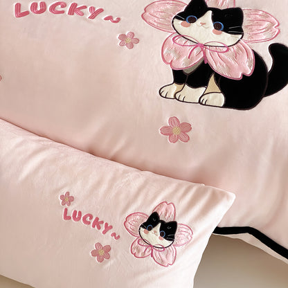 Dekorativer Baumwollsatin-Katzen-Applikation Bettbezug Set mit bestickten Blumen-Kissenbezügen und plüschigem Akzentkissen