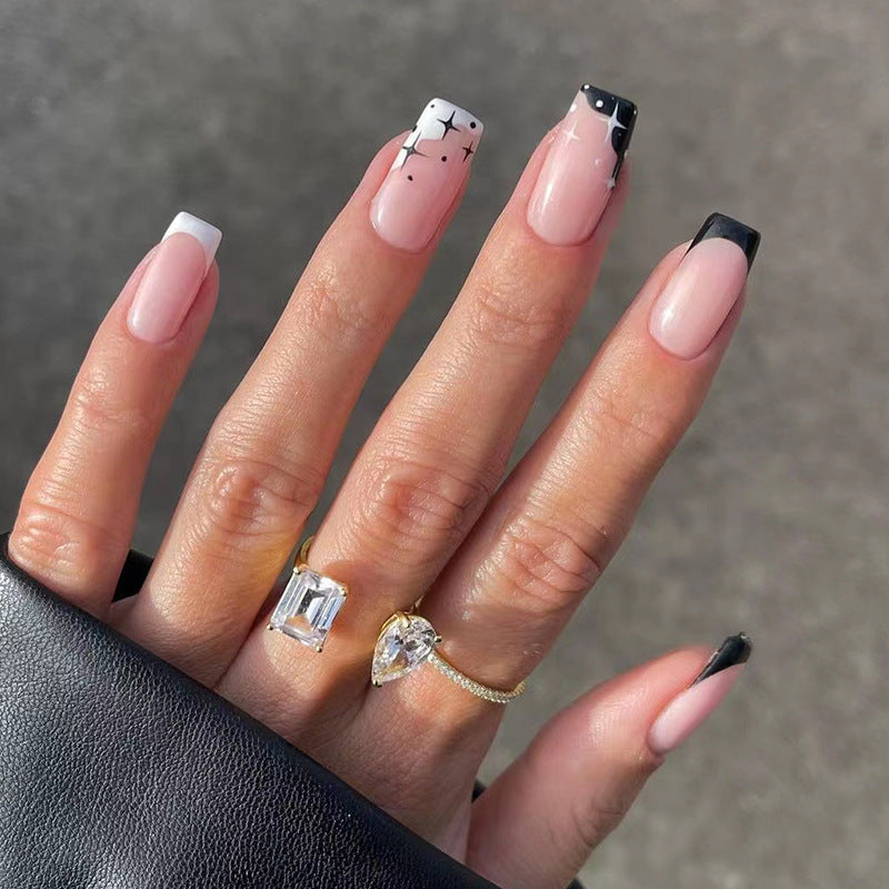 Kunstvolle Nagelkunst mit reflektierenden Akzenten Brehn