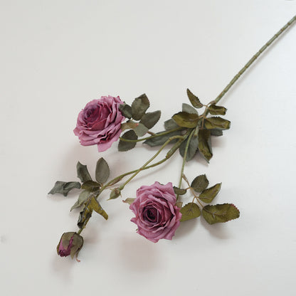 Realistische Blumenstammdekoration
