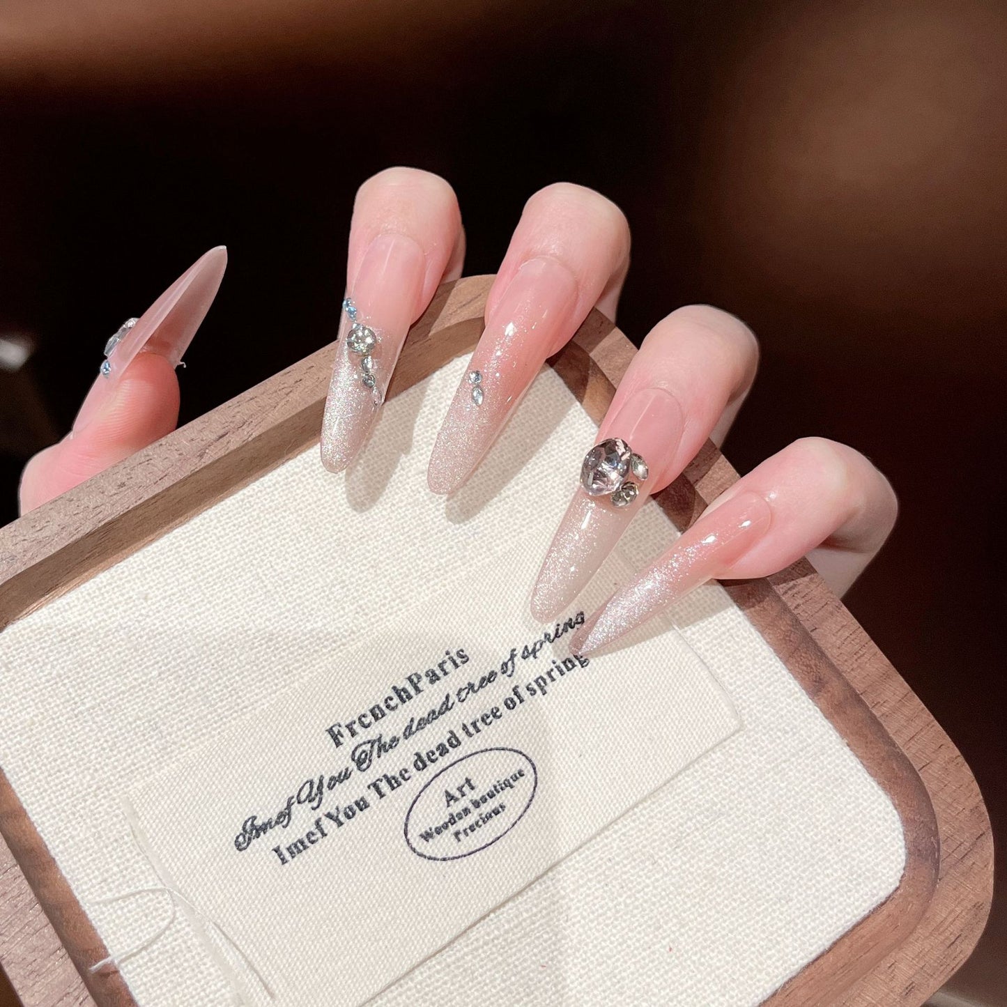 Luxuriöse mit Strass verziehene Stiletto Press-On Nägel Brehn