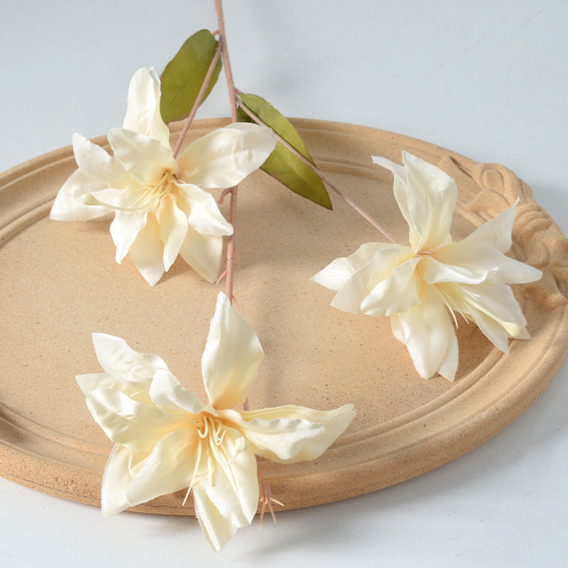 Dekorative Blumenstielanordnung