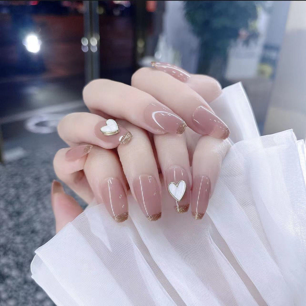 Dekoratives Press-On Nail Set mit Herzdesign Brehn