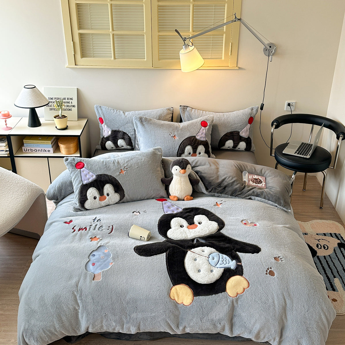 Kuschelige Plüsch-Bettwäschegarnitur mit bestickten Katzenmotiven und Herzapplikationen