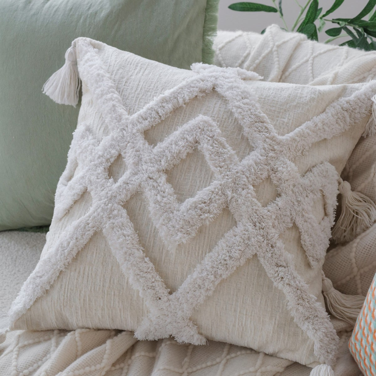 Quadratischer Kissenbezug im Boho‑Stil mit 3D‑Tufting, Quasten und weicher Baumwollstruktur Brehn
