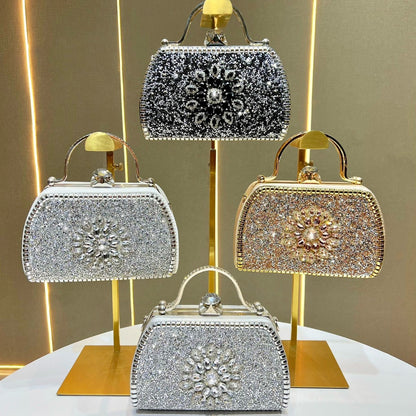 Vintage-inspirierte, mit Kristallen verzierte Handtasche zum Halten
