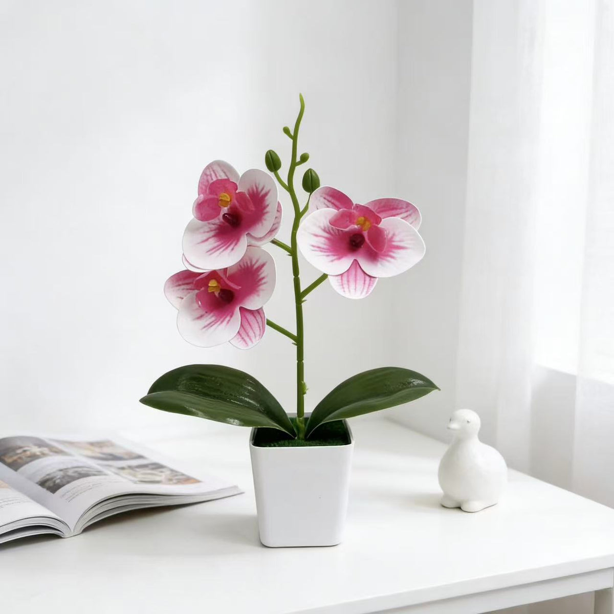 Dekorative künstliche Orchideenpflanze für die Wohnkultur展示