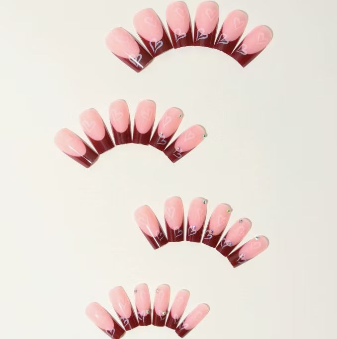 Dekoratives Press-On Nagelset mit Herzdesign Brehn