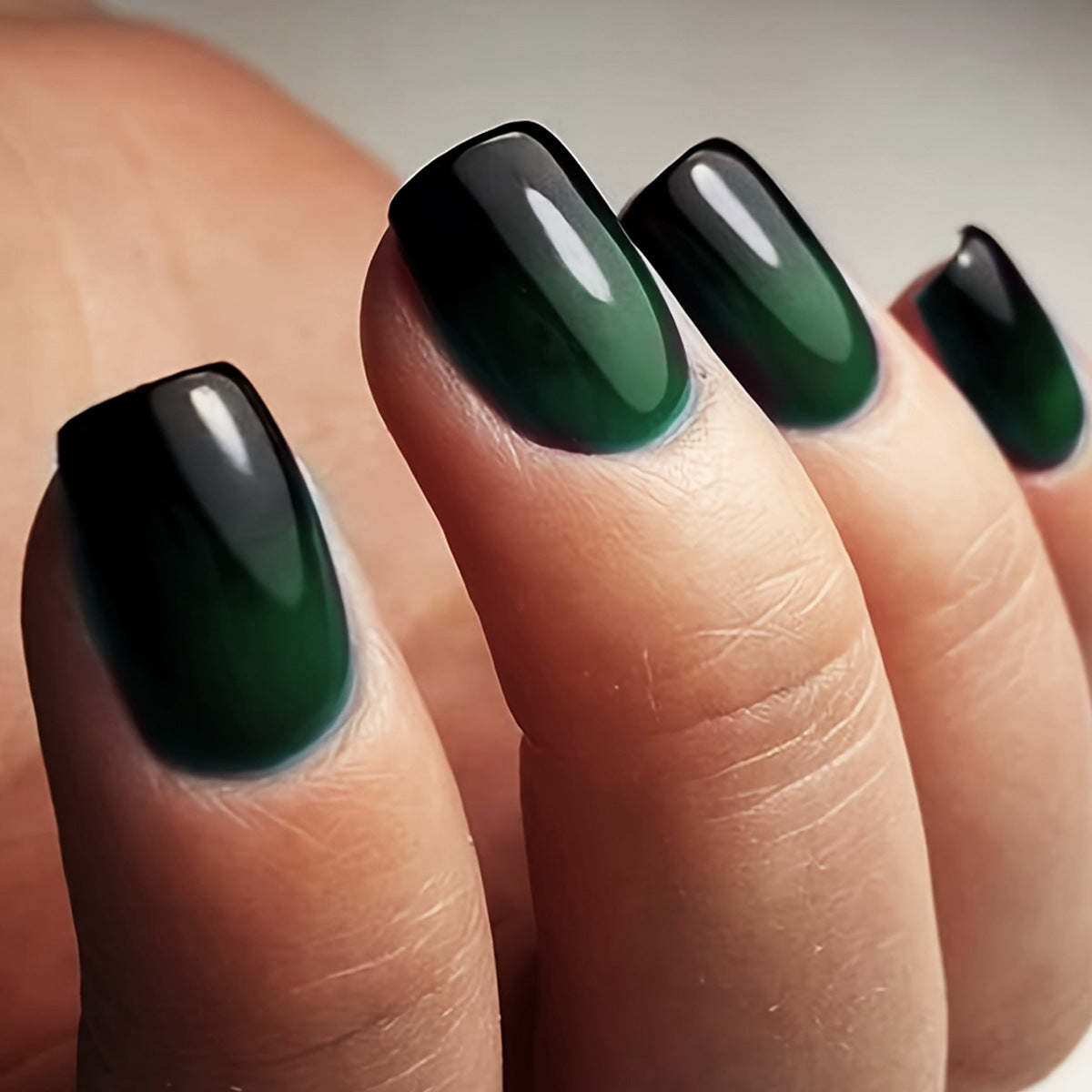 Kunstvoll gestaltete Nagelspitzen Brehn