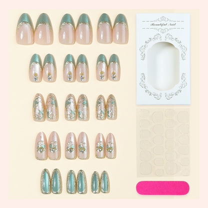 Kunstnagelset mit eleganten Schmucksteinen Brehn