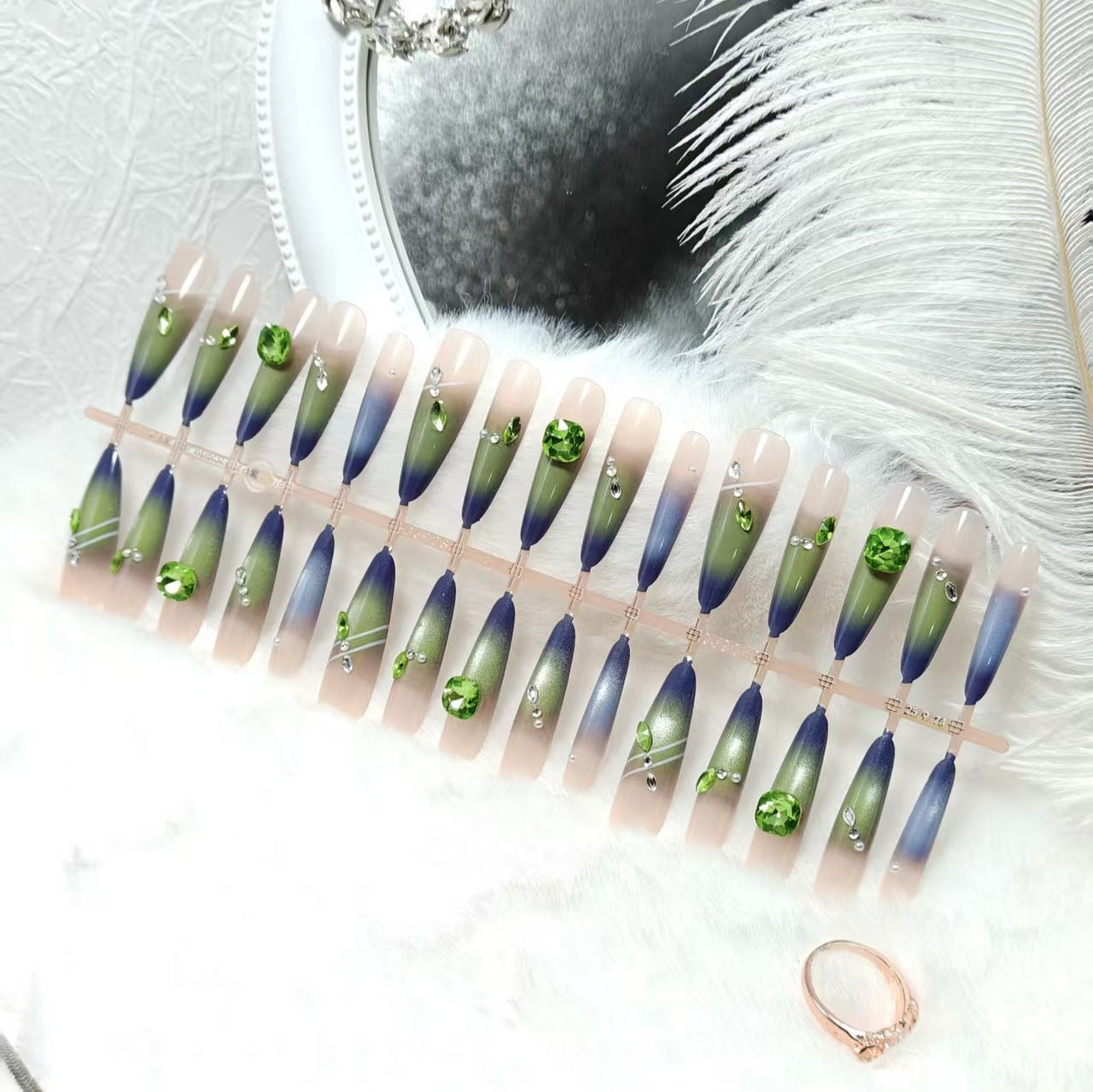 Kunstnägel mit elegantem Farbverlauf und Glitzerakzenten Brehn