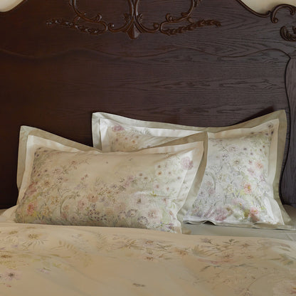 Umkehrbare florale Baumwollsatin-Bettbezugset mit besticktem Rand & Kopfkissenbezügen