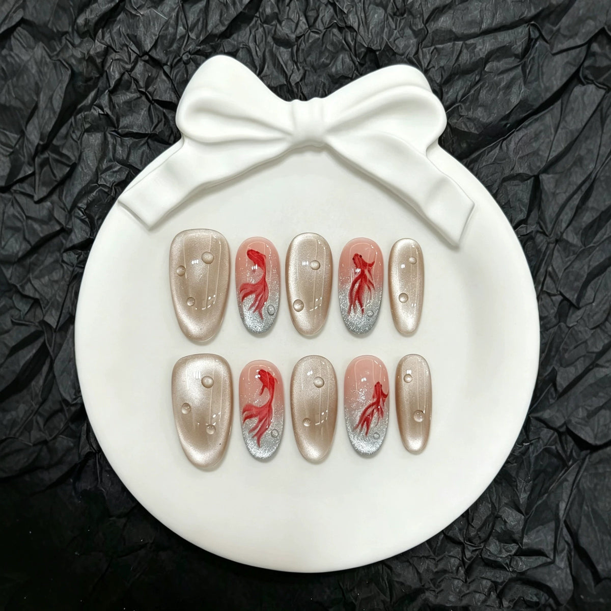 Künstlerisches Press-On Nagelset mit einzigartigem Fischdesign