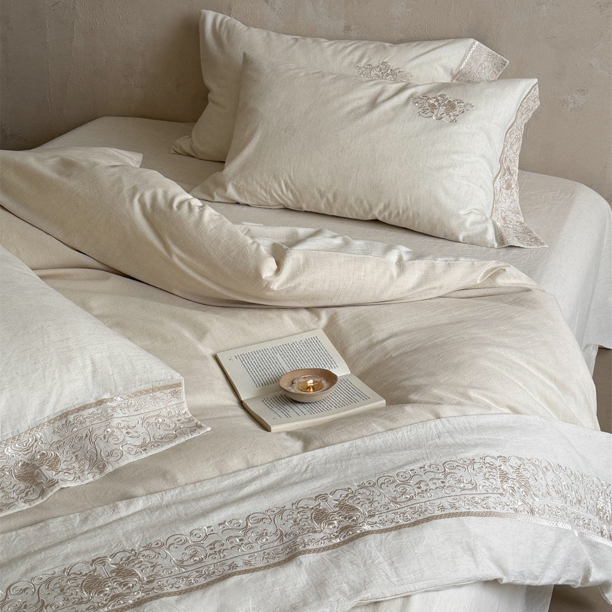 Artisan gewaschenes Leinen Bettbezug-Set mit handgestickter Barockstickerei