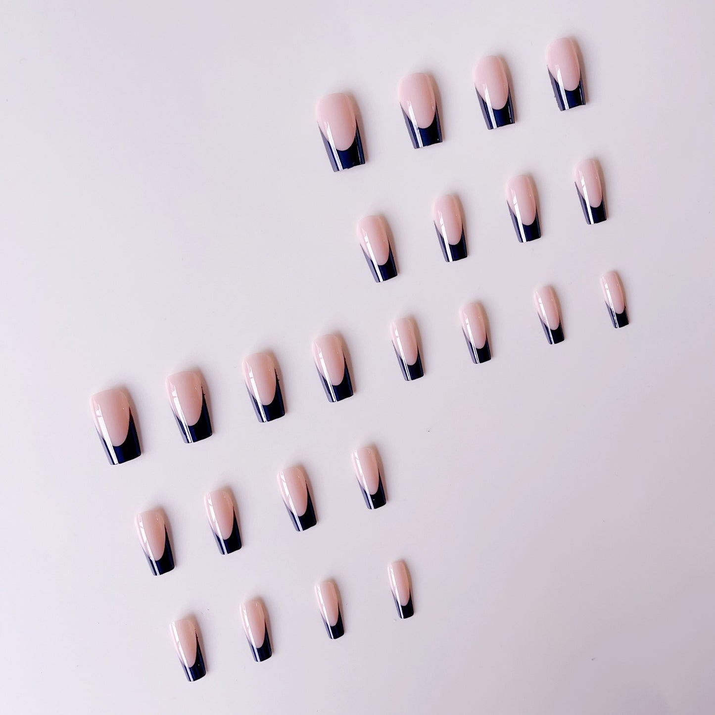 Kunstnagelset mit eleganten Spitzen- und Ombre-Effekten Brehn