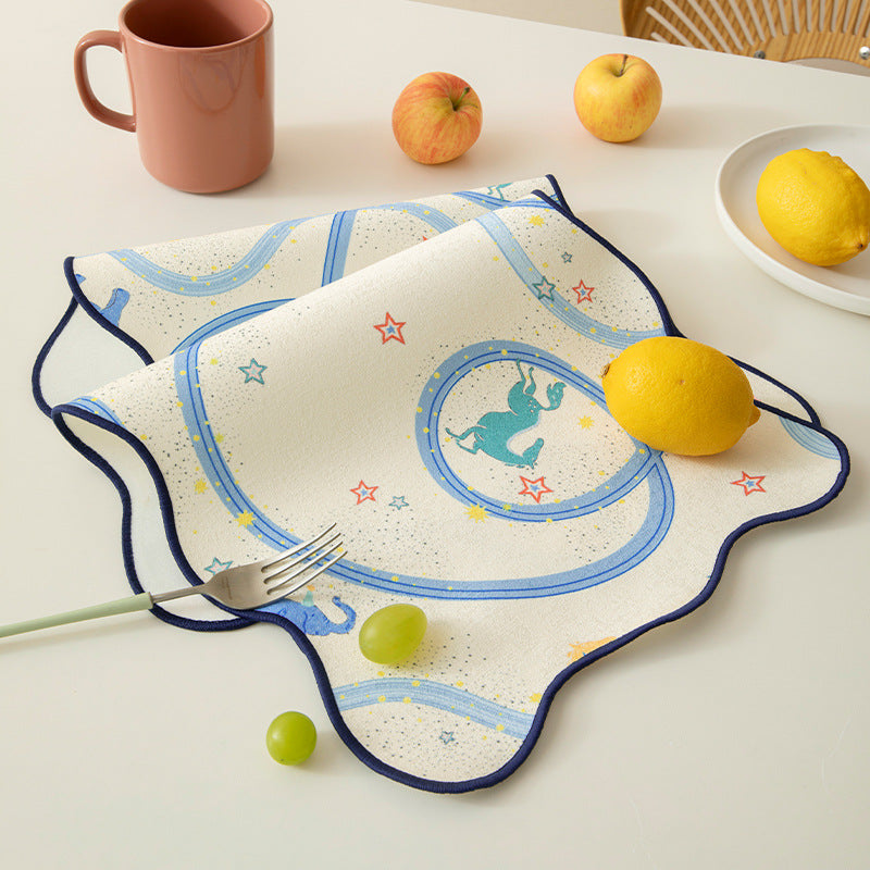 verspieltes Kinder-Tischset aus rutschfestem abwaschbarem Silikon mit Tiermotiven Brehn