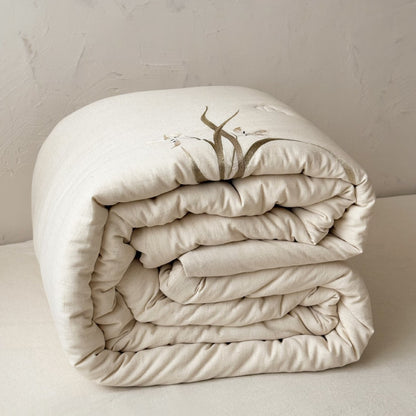 Gestepptes Baumwoll-Steppbett mit zarter Blumenstickerei