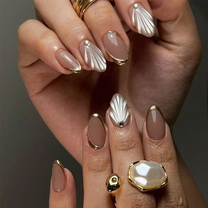 Elegantes Press-On-Nagelset mit metallischen Akzenten Brehn