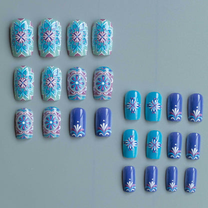 Künstlerisches Blumenmuster Nagelkunst