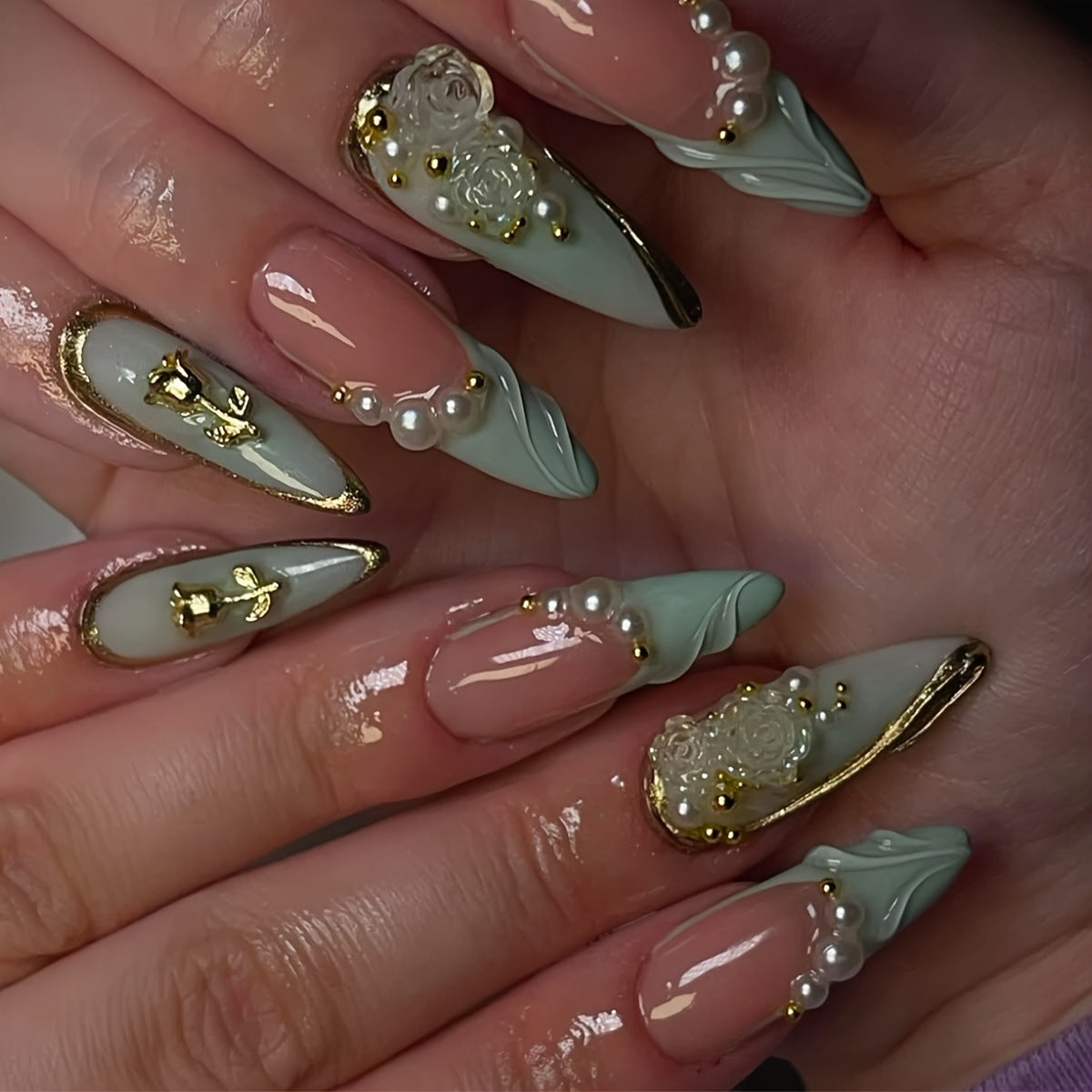 Kreatives Künstlerisches Press-On-Nageldesign Brehn
